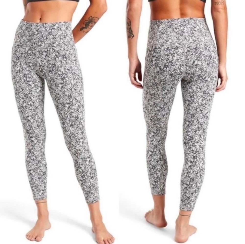 Athleta Salutation Stash Pocket II Textured 7/8 Tight Moonflower Small Tall